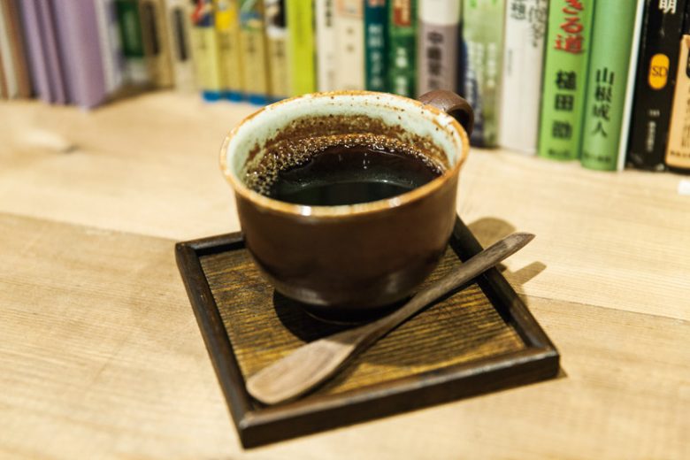 店内ではこだわりの有機栽培コーヒーも楽しめる