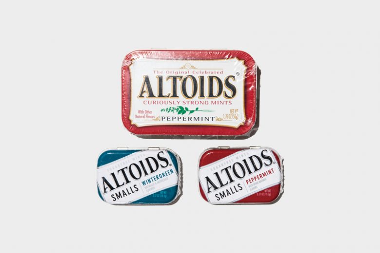 <strong>ALTOIDS</strong>　辛すぎず、丸みのある刺激がクセになるアルトイズのリフレッシュミント350～（税込）。使用後はツールボックスに