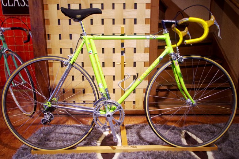 明るい色遣いのこの自転車は「パレッティ」。パレッティさんという人が製造した