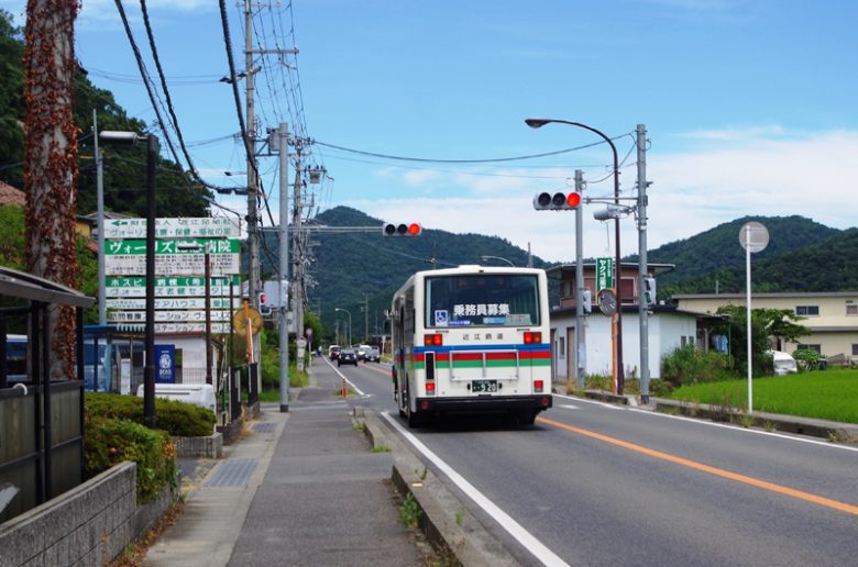 自転車で進む道路はバスも通っているので無理することはない