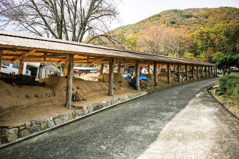 明治28年（1895年）に築窯され、篠山市今田町上立杭に現存する丹波焼最古で最長の登り窯は昨年の11月には修復され初窯焼成が行われました。