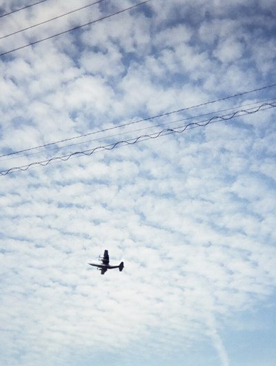 秋空に飛行機。たまらん！