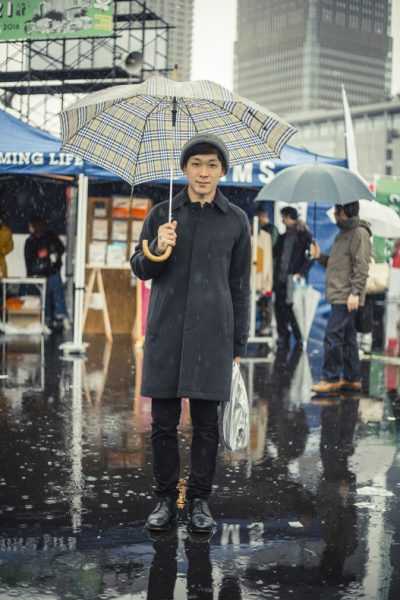 鈴木智也さん（24）会社員<br />
「めっちゃ雨ですが活気もあり楽しいです!」