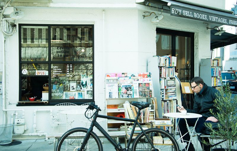 書に出会うため、町に出たくなる。おいしいコーヒーも飲める、南船場のステキ古書店。