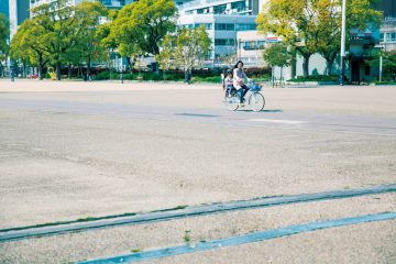 新開地商店街を抜けると、湊川公園がどーんと広がる。