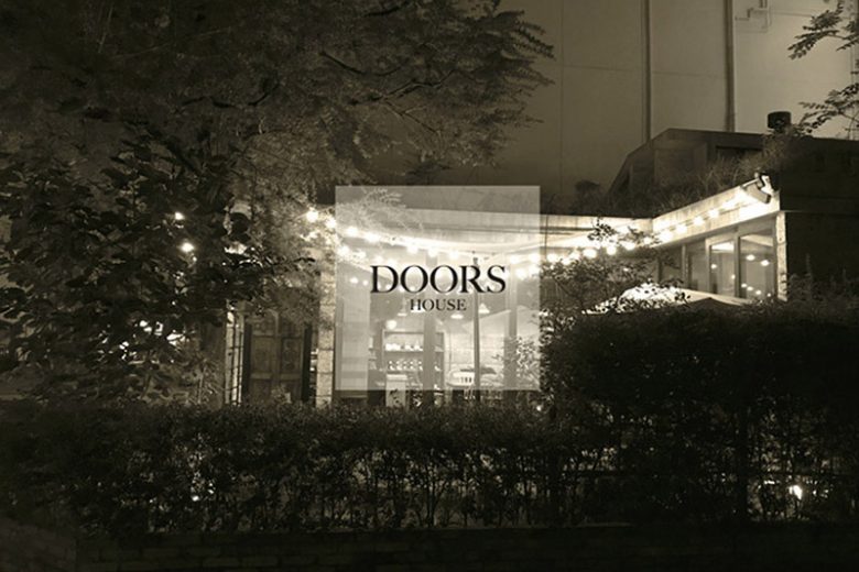 DOORS HOUSE<br><br />
10月初旬にオープンした「DOORS HOUSE」。現在南船場のお店で開催されているSHARE THE LOCAL 秋田のグッズなどが登場！