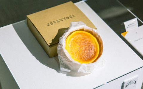 お酒のアテにもイケる濃厚さ。<br>パティスリーアルクトリのチーズケーキ￥1,800