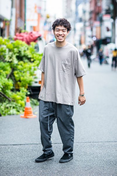 塩谷健志さん（23） 販売員<br />
「大変恐縮ごす」