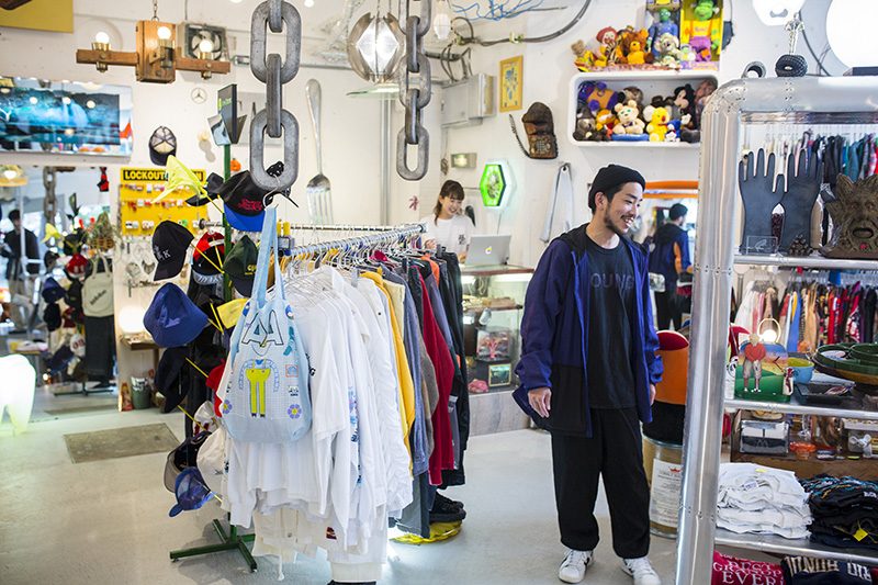 中崎の人気古着屋『YAMASTORE』が移転リニューアル。新しいお店は何だか“宇宙”っぽい！？