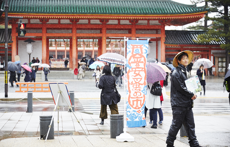 京都の新名物”骨董市”になるか!?初開催の平安蚤の市をレポート