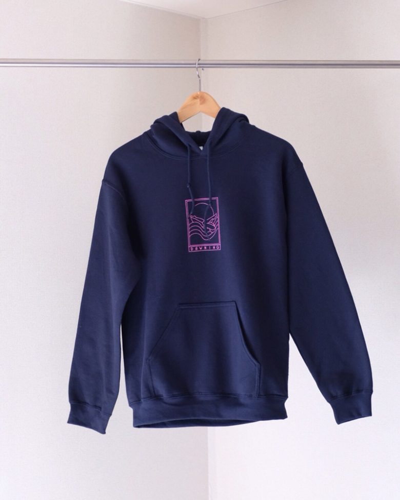 HOODIE 01 NVY × PNK ¥12960（税込）