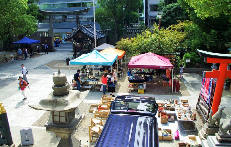 あなたの戦利品、見せてください。”難波神社のみの市” レトロ倉庫