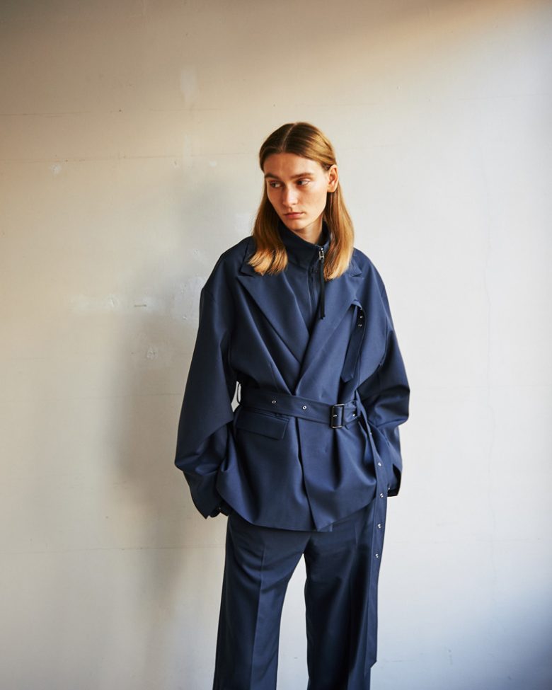 BELTED DOUBLE JACKET / ¥28,000+tax<br />
STRAIGHT TROUSERS / ¥24,000+tax